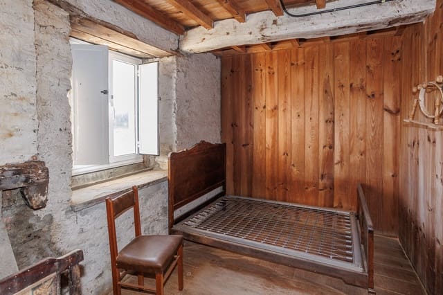 4 bedroom Finca/Country House for sale in Ortigueira - € 65,000 (Ref: 8449578)