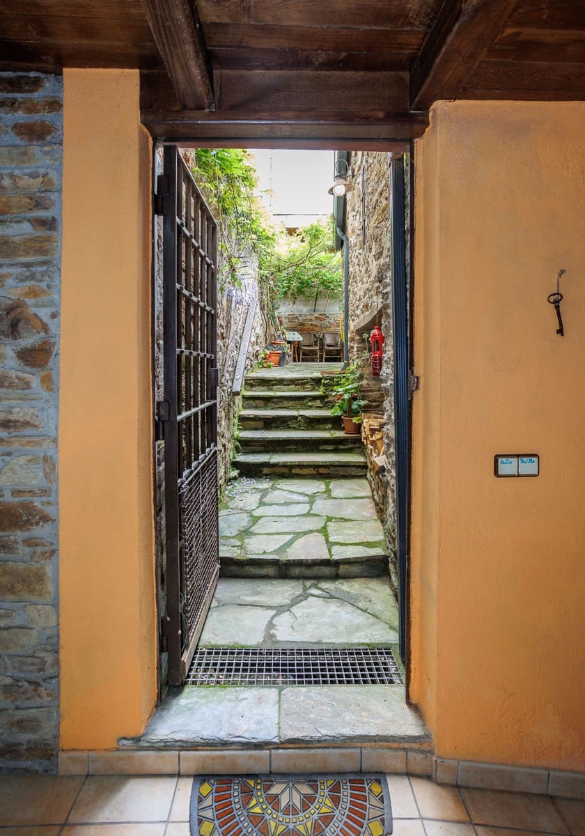 8 bedroom Business for sale in Navia de Suarna - € 299,000 (Ref: 8449590)