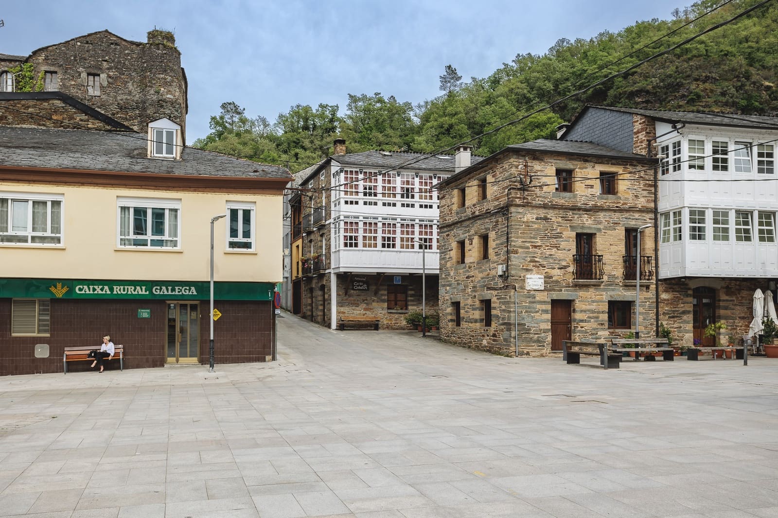 8 bedroom Business for sale in Navia de Suarna - € 299,000 (Ref: 8449590)
