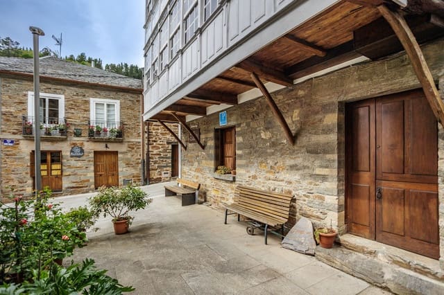 8 bedroom Business for sale in Navia de Suarna - € 299,000 (Ref: 8449590)