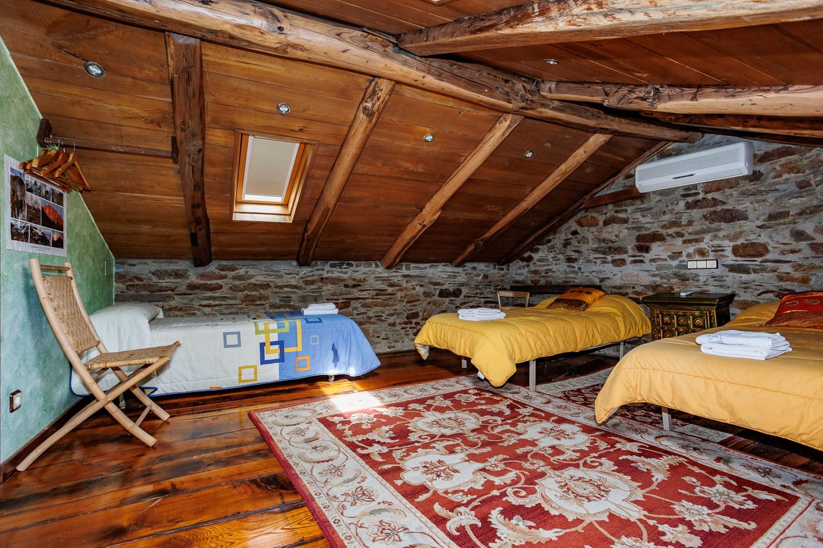 8 bedroom Business for sale in Navia de Suarna - € 299,000 (Ref: 8449590)