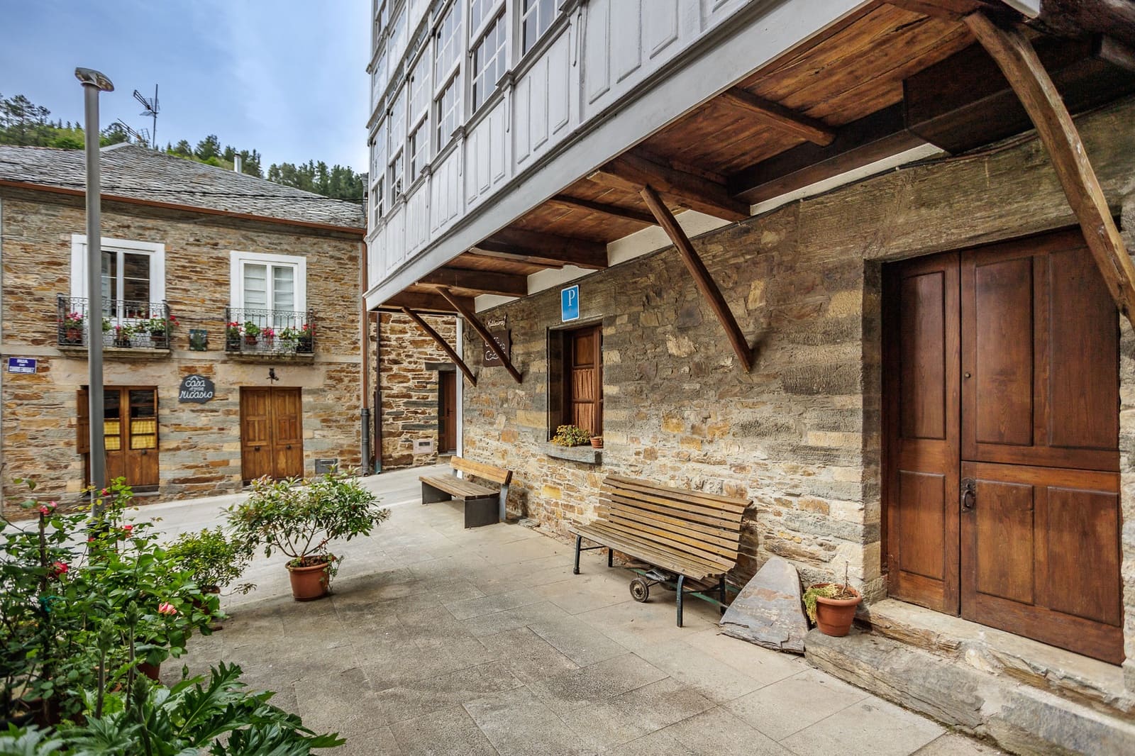 8 slaapkamer Bedrijf te koop in Navia de Suarna met garage - € 299.000 (Ref: 8449590)