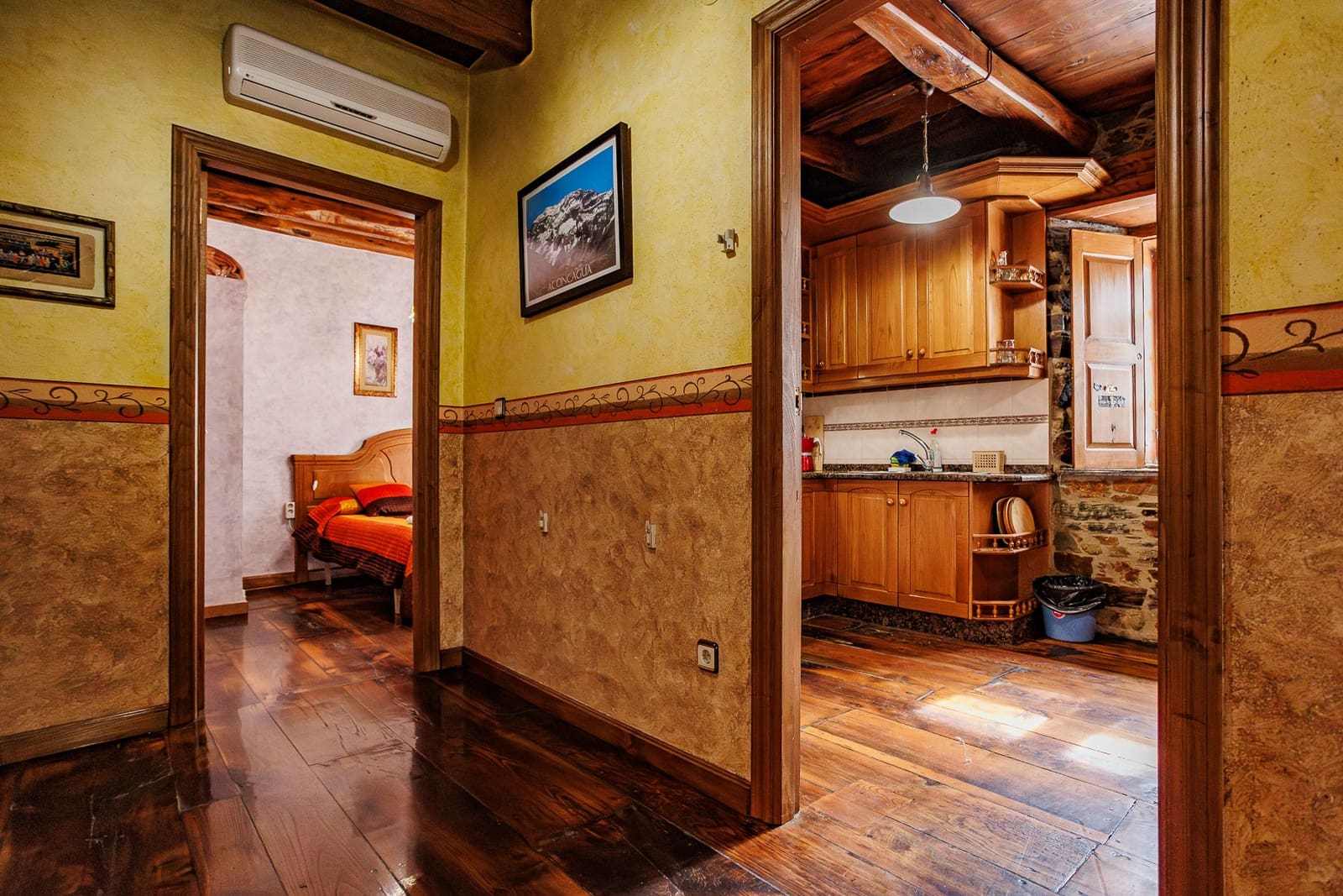 8 slaapkamer Bedrijf te koop in Navia de Suarna met garage - € 299.000 (Ref: 8449590)