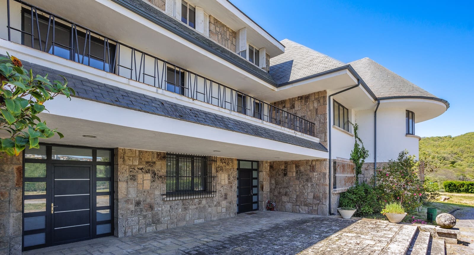 18 bedroom Finca/Country House for sale in Viana do Bolo - € 550,000 (Ref: 8449594)