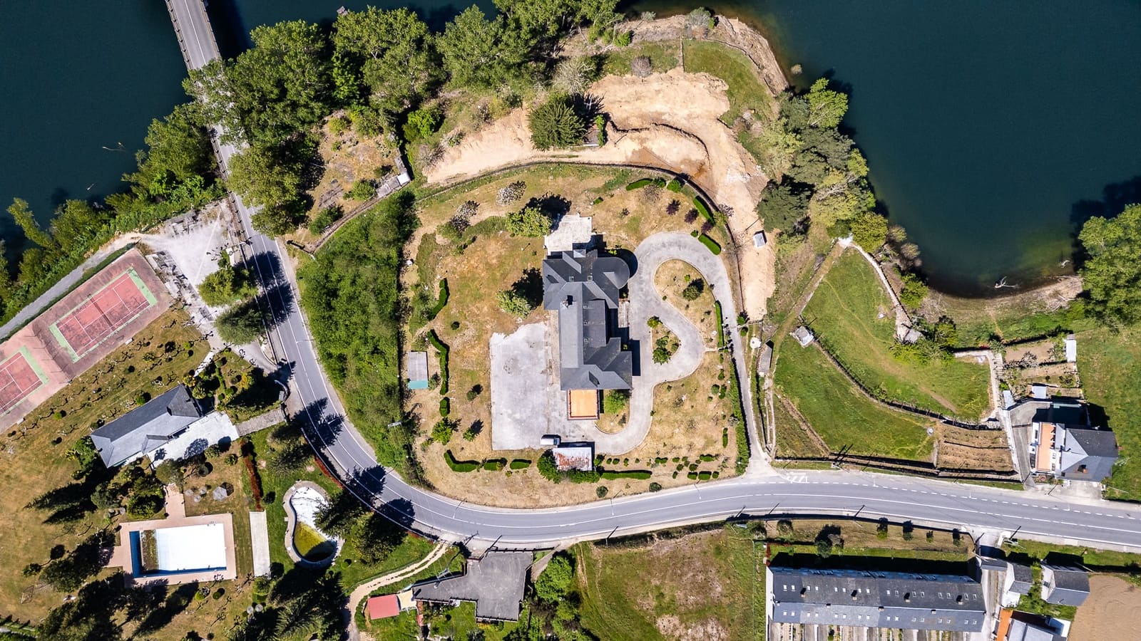 18 bedroom Finca/Country House for sale in Viana do Bolo - € 550,000 (Ref: 8449594)