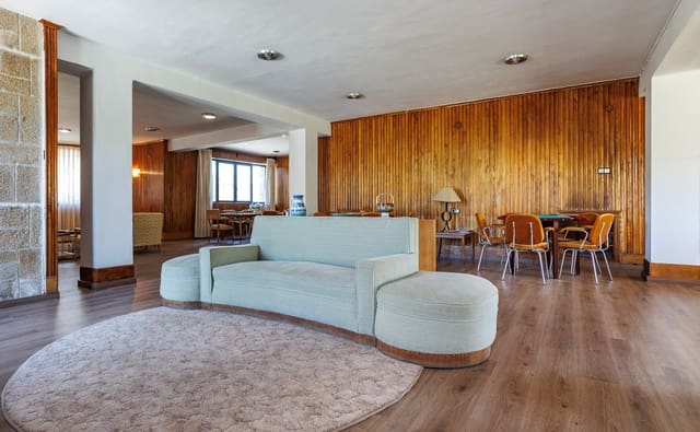 18 makuuhuone Maalaistalo myytävänä paikassa Viana do Bolo - 550 000 € (Ref: 8449594)