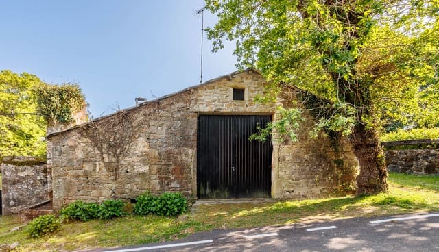 8 bedroom Finca/Country House for sale in Teixeiro, Curtis - € 240,000 (Ref: 8449597)