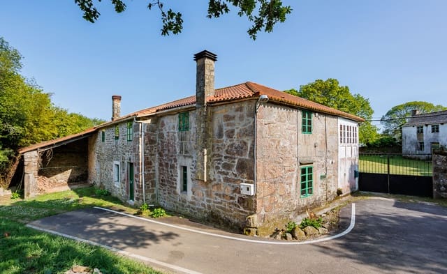 8 bedroom Finca/Country House for sale in Teixeiro, Curtis - € 240,000 (Ref: 8449597)