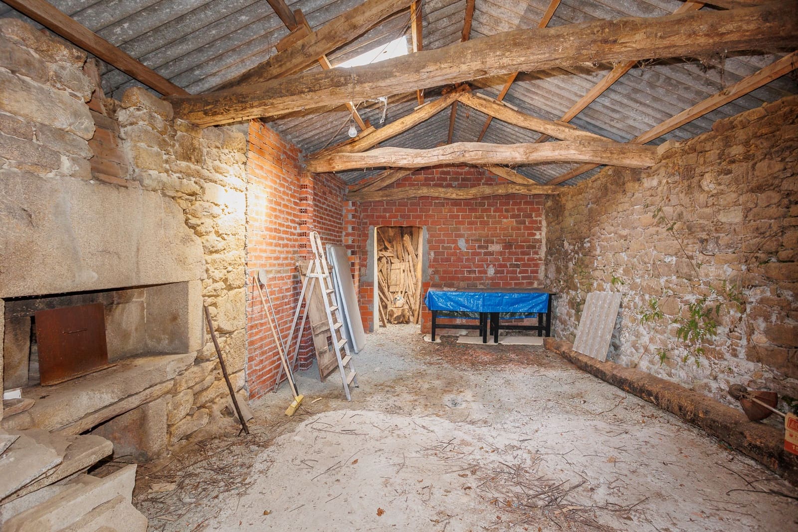 8 soveværelse Finca/Landehus til salg i Curtis med garage - € 240.000 (Ref: 8449597)