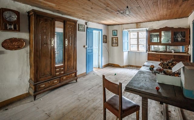 13 bedroom Finca/Country House for sale in Castro de Rei with garage - € 210,000 (Ref: 8449617)