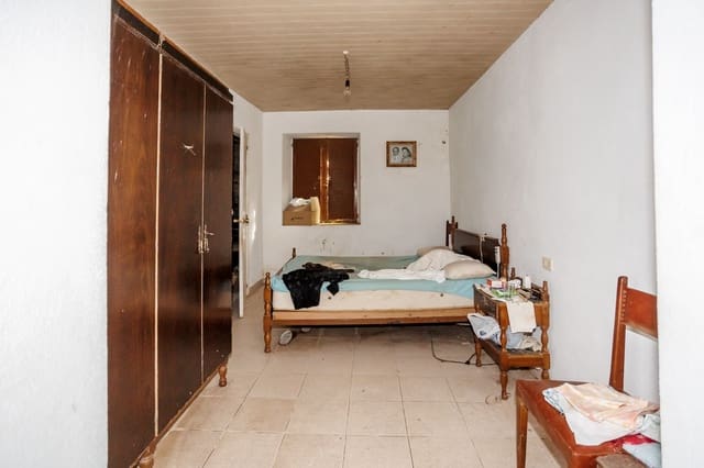 13 bedroom Finca/Country House for sale in Castro de Rei with garage - € 210,000 (Ref: 8449617)