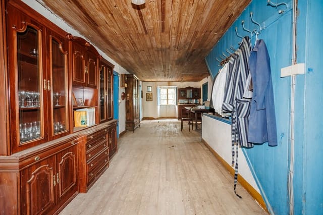 13 bedroom Finca/Country House for sale in Castro de Rei with garage - € 210,000 (Ref: 8449617)