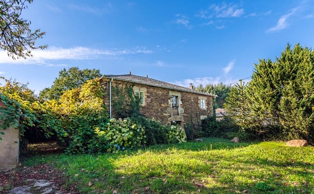 13 bedroom Finca/Country House for sale in Castro de Rei with garage - € 210,000 (Ref: 8449617)