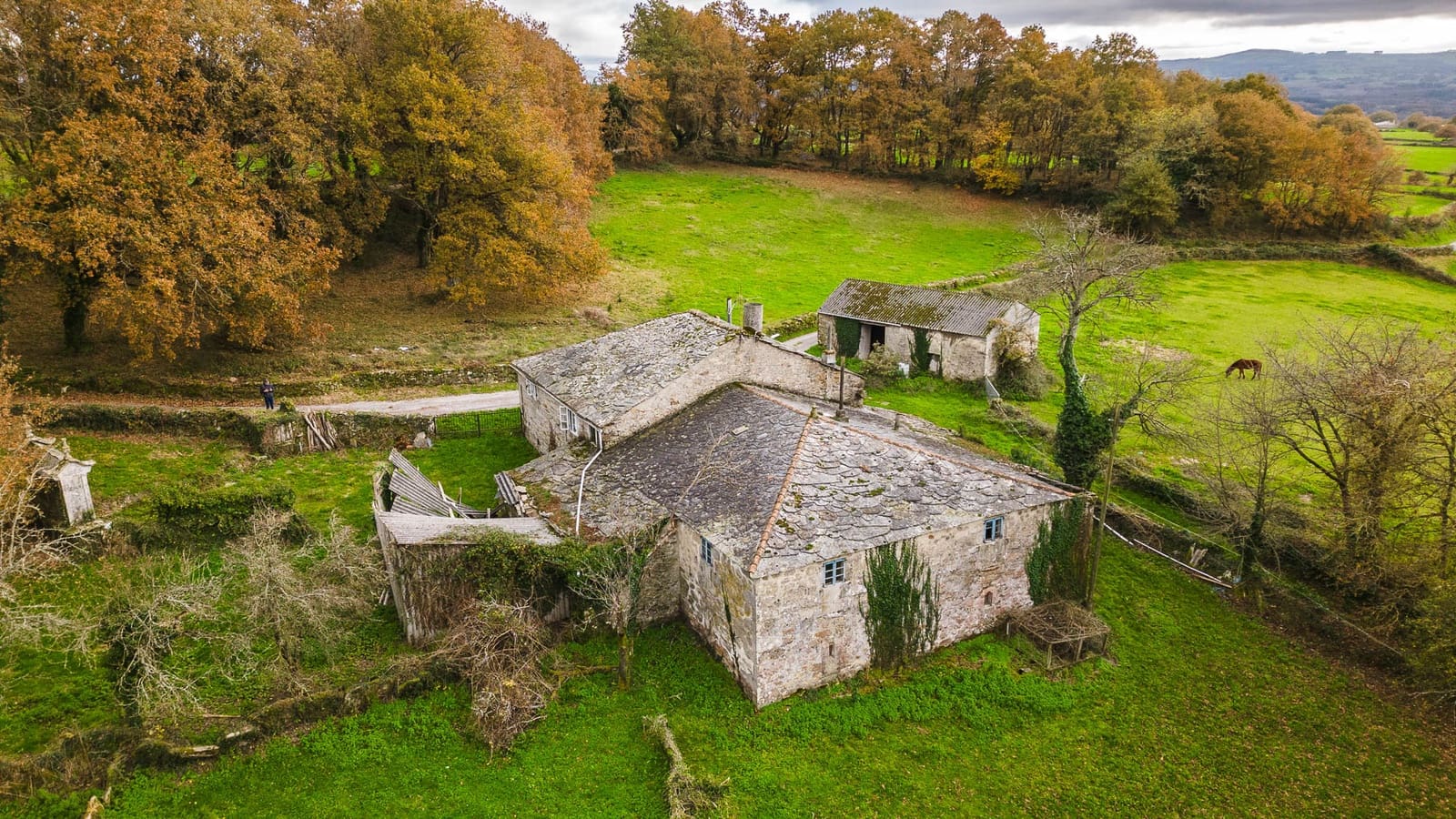 4 soveværelse Finca/Landehus til salg i Sarria - € 138.000 (Ref: 8449624)