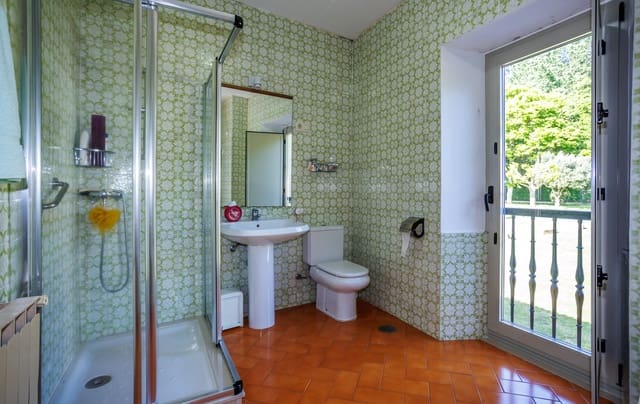 8 bedroom Finca/Country House for sale in Touro - € 390,000 (Ref: 8449626)