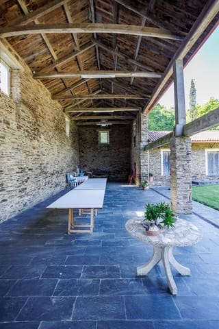 8 bedroom Finca/Country House for sale in Touro - € 390,000 (Ref: 8449626)