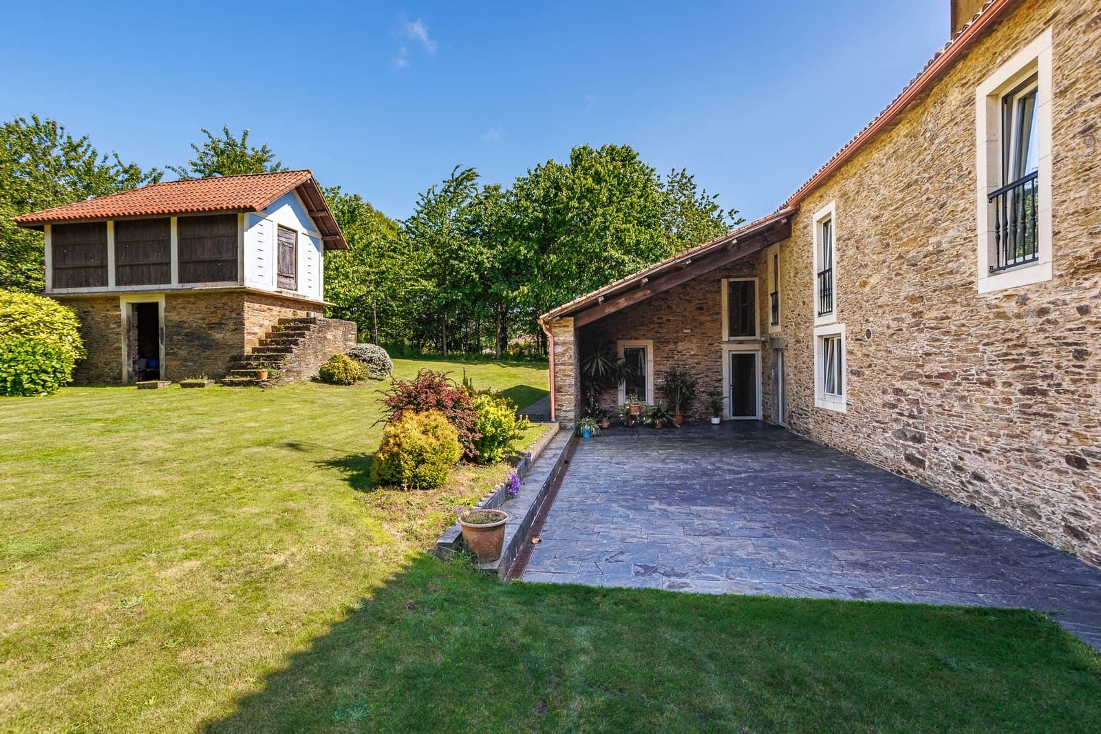 8 sypialnia Finka/Dom wiejski na sprzedaż w Touro z garażem - 390 000 € (Ref: 8449626)
