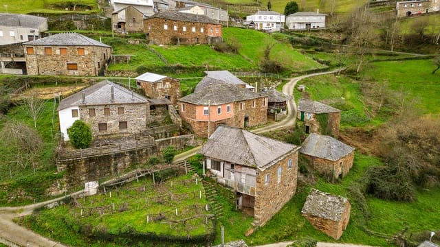 Finca/Casa Rural de 4 habitaciones en Navia de Suarna en venta - 85.000 € (Ref: 8450976)