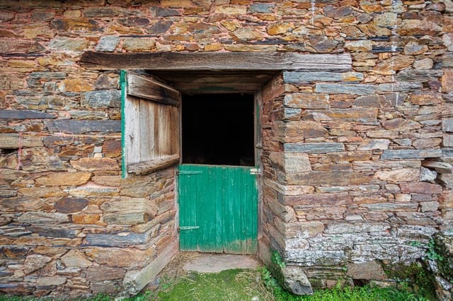 Finca/Casa Rural de 4 habitaciones en Navia de Suarna en venta - 85.000 € (Ref: 8450976)