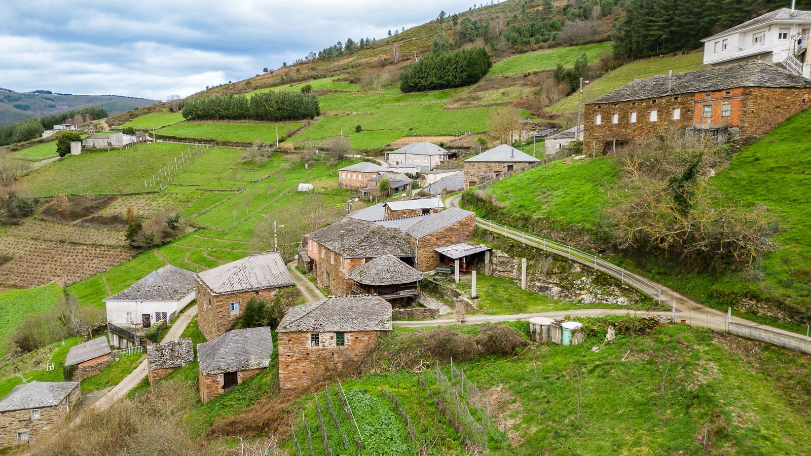 4 soveværelse Finca/Landehus til salg i Navia de Suarna - € 85.000 (Ref: 8450976)