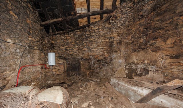 Finca/Casa Rural de 4 habitaciones en Navia de Suarna en venta - 85.000 € (Ref: 8450976)