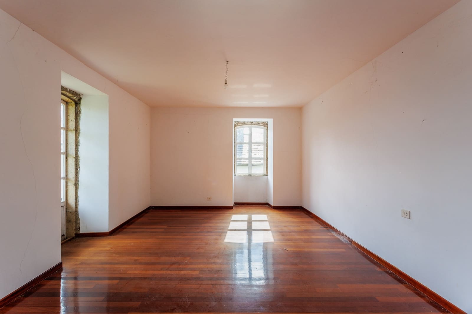 5 bedroom Finca/Country House for sale in Guntin - € 149,999 (Ref: 8451318)