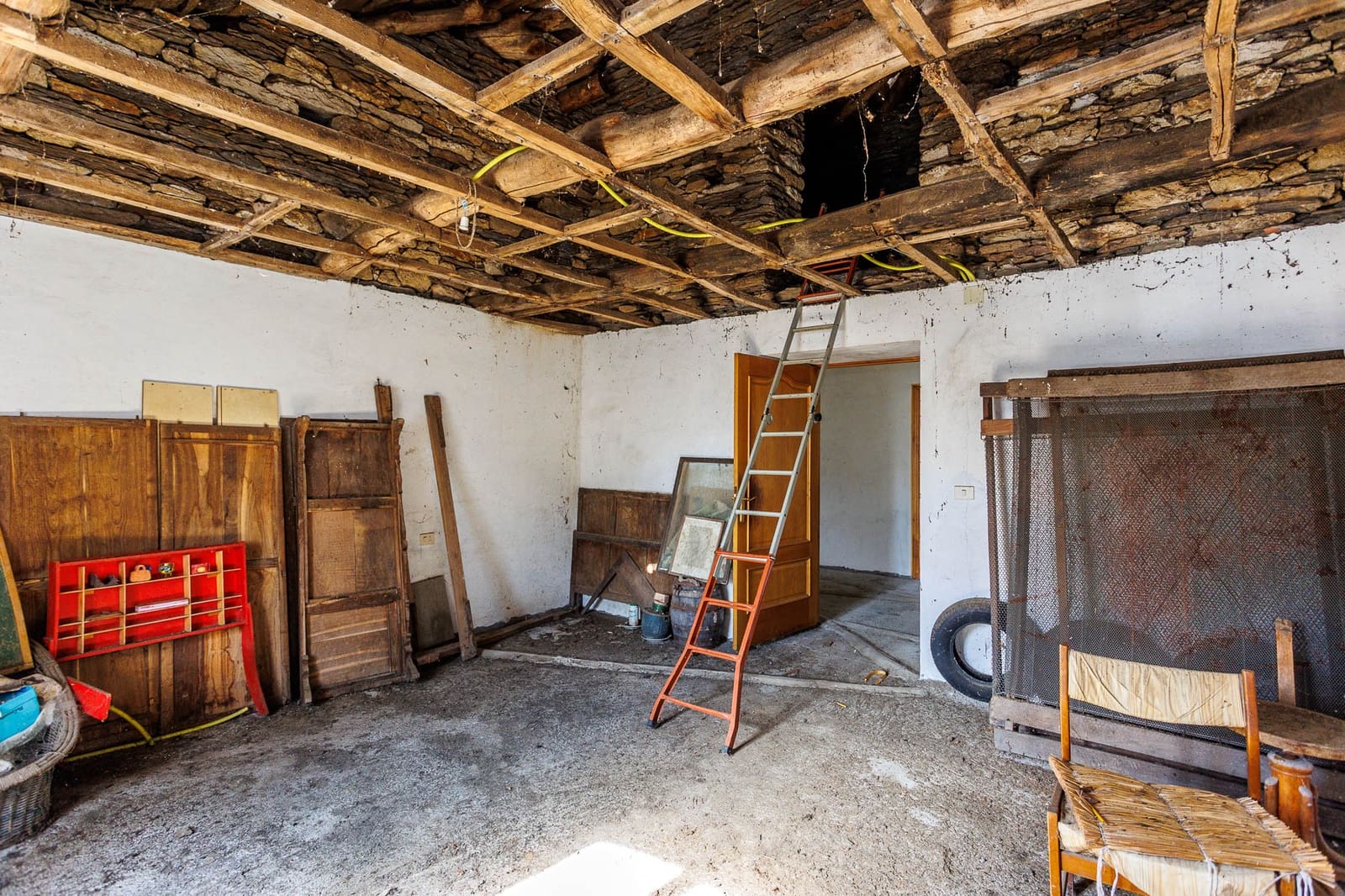 5 bedroom Finca/Country House for sale in Guntin - € 149,999 (Ref: 8451318)