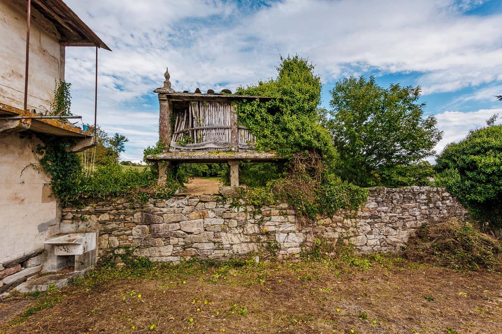 5 bedroom Finca/Country House for sale in Guntin - € 149,999 (Ref: 8451318)