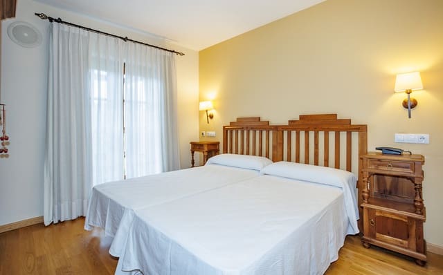 18 soveværelse Virksomhed til salg i O Valadouro - € 1.700.000 (Ref: 8451324)