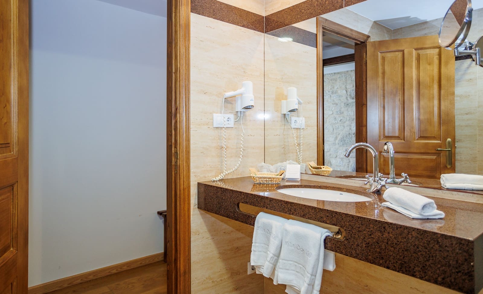 18 quarto Empresa para venda em O Valadouro - 1 700 000 € (Ref: 8451324)