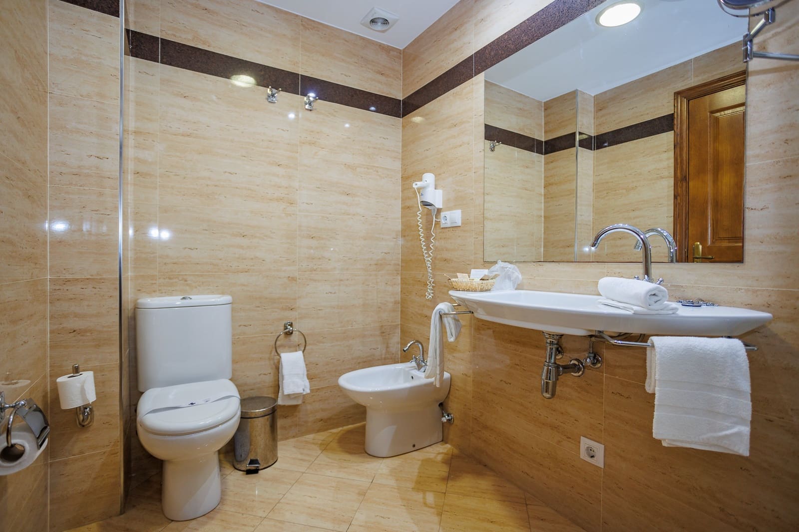 18 quarto Empresa para venda em O Valadouro - 1 700 000 € (Ref: 8451324)