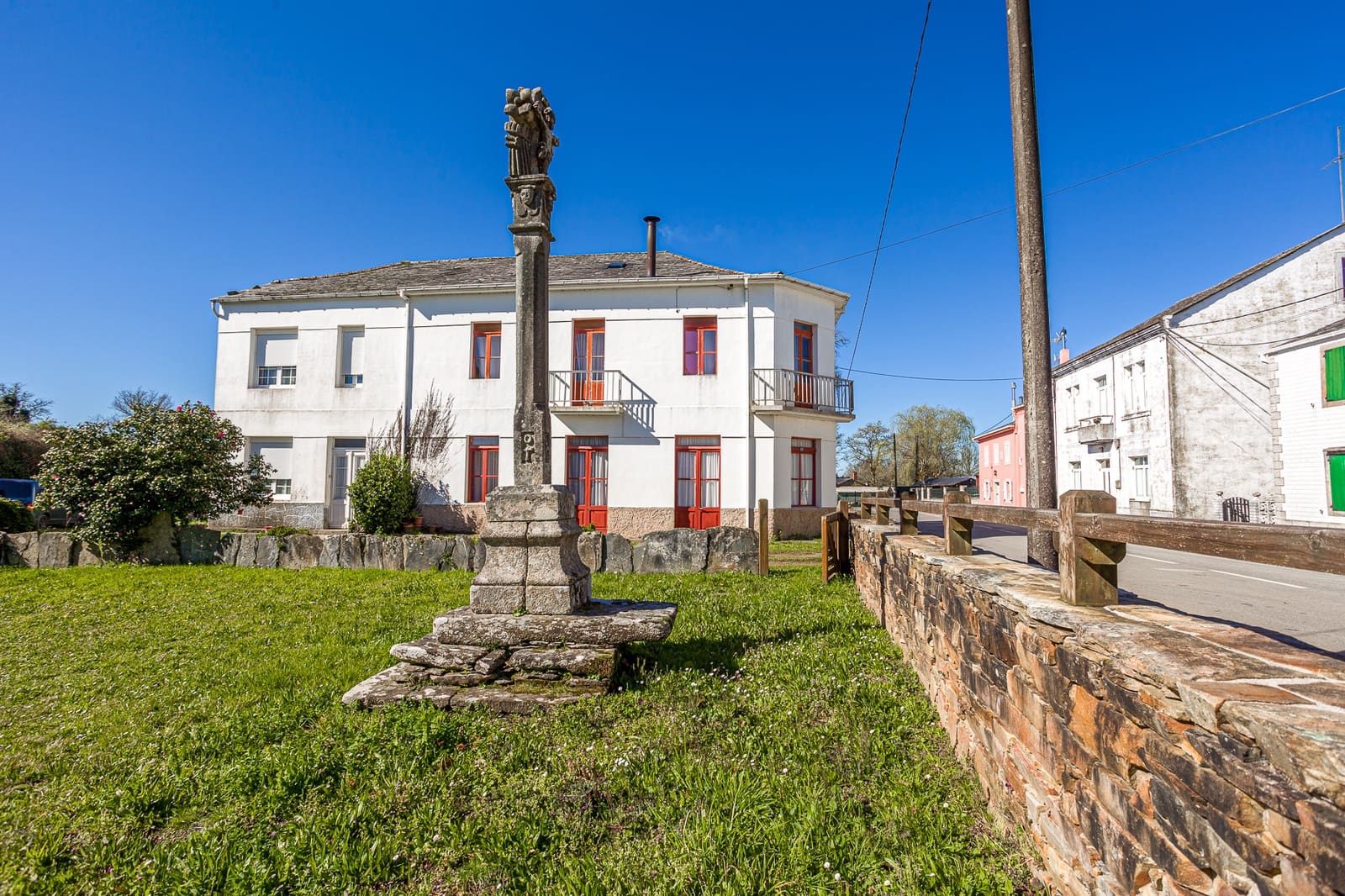 8 bedroom Finca/Country House for sale in Xermade with garage - € 199,000 (Ref: 8451332)