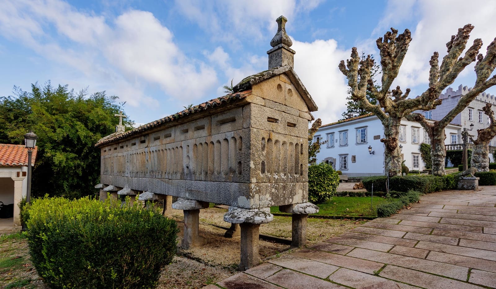 11 soveværelse Finca/Landehus til salg i Bergondo - € 3.800.000 (Ref: 8477876)