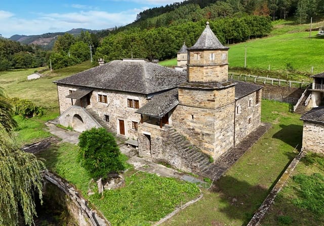 8 bedroom Finca/Country House for sale in A Pontenova - € 1,980,000 (Ref: 8630161)