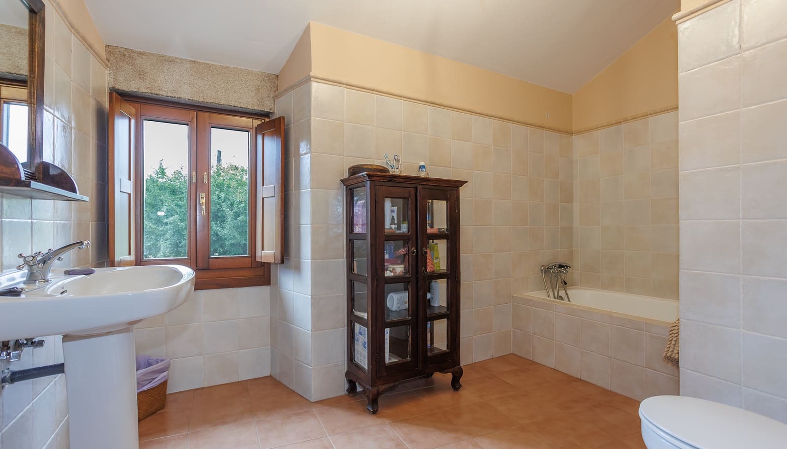 5 soveværelse Finca/Landehus til salg i Lugo by med swimmingpool - € 650.000 (Ref: 8630162)