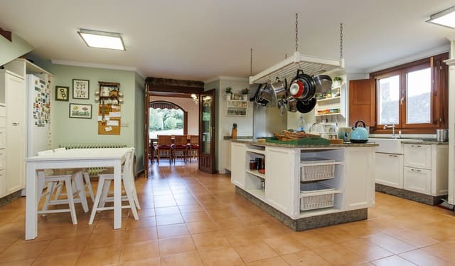 5 chambre Finca/Maison de Campagne à vendre à Lugo ville avec piscine - 650 000 € (Ref: 8630162)