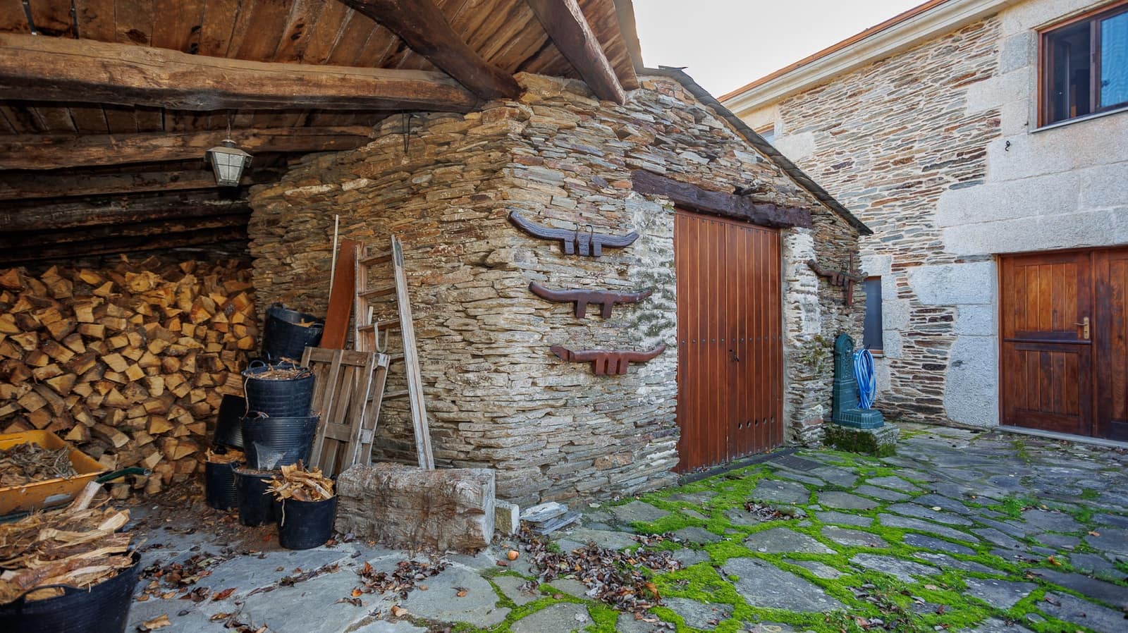 5 sypialnia Finka/Dom wiejski na sprzedaż w Miasto Lugo z basenem - 650 000 € (Ref: 8630162)