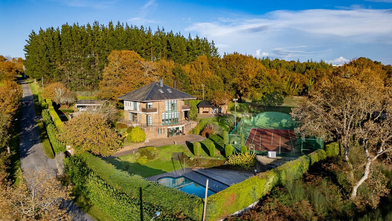 4 soveværelse Finca/Landehus til salg i Lugo by med swimmingpool - € 570.000 (Ref: 8712651)