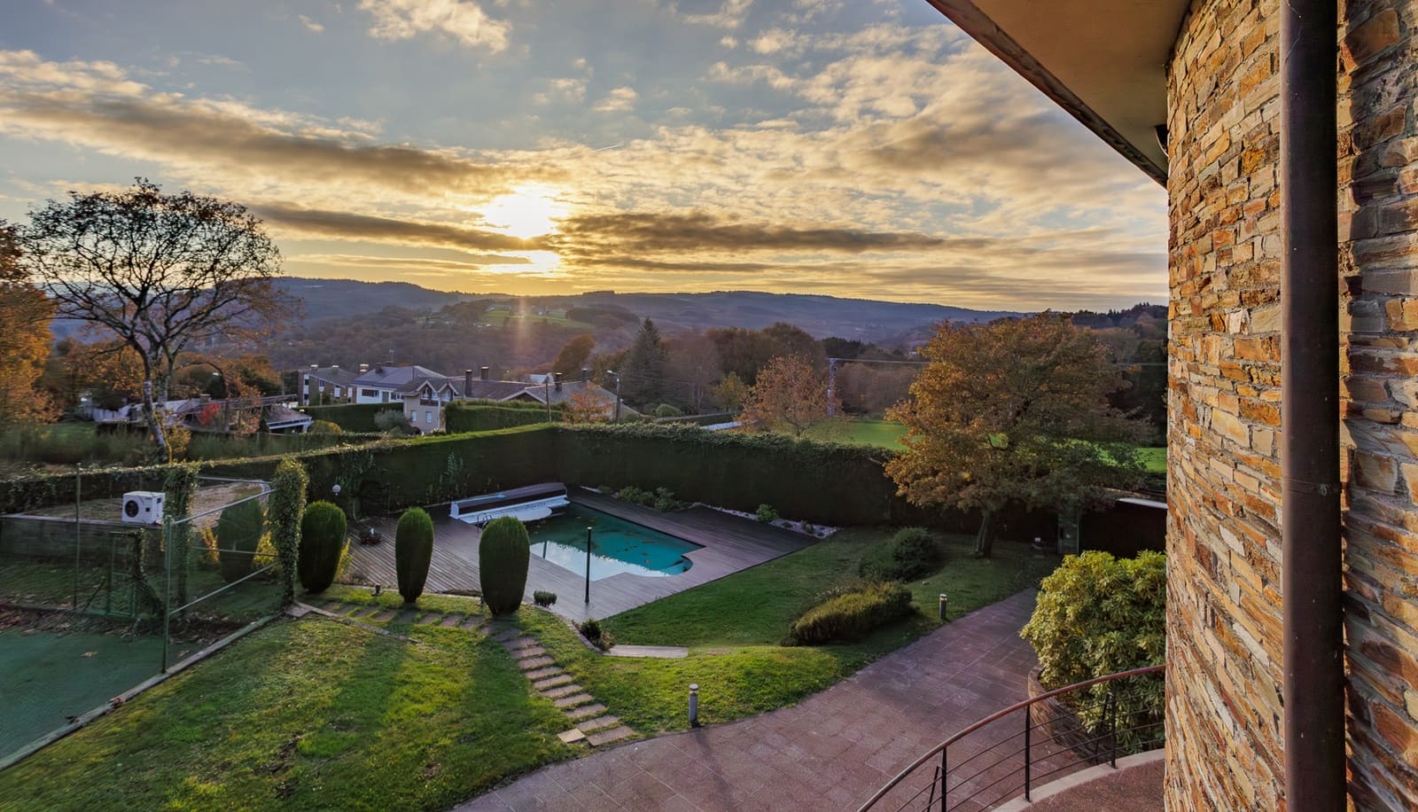 4 soveværelse Finca/Landehus til salg i Lugo by med swimmingpool - € 570.000 (Ref: 8712651)