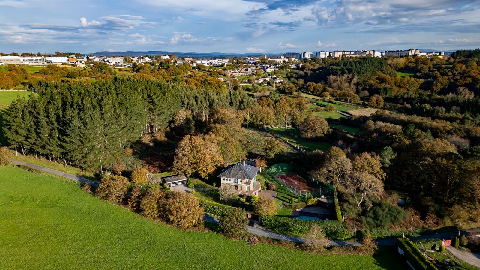 4 soveværelse Finca/Landehus til salg i Lugo by med swimmingpool - € 570.000 (Ref: 8712651)