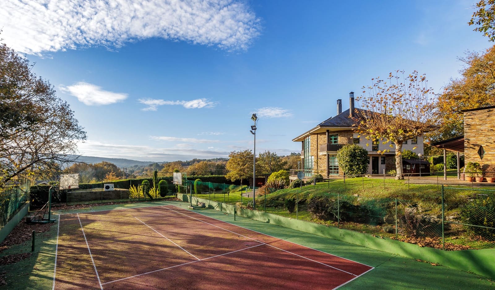 4 soveværelse Finca/Landehus til salg i Lugo by med swimmingpool - € 570.000 (Ref: 8712651)