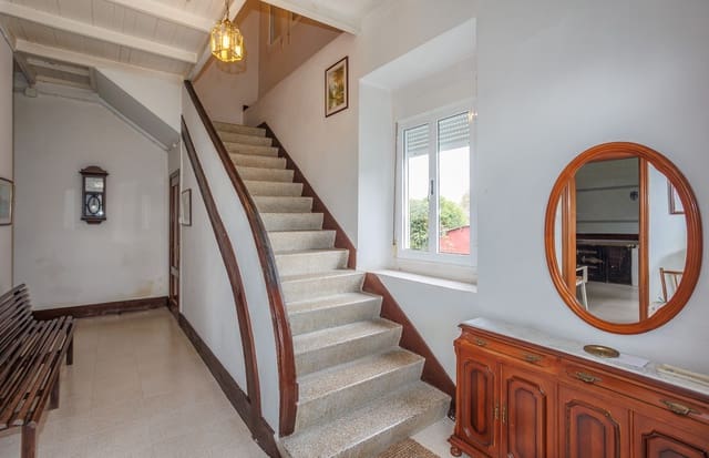 8 quarto Quinta/Casa Rural para venda em Cospeito com garagem - 190 000 € (Ref: 8737361)