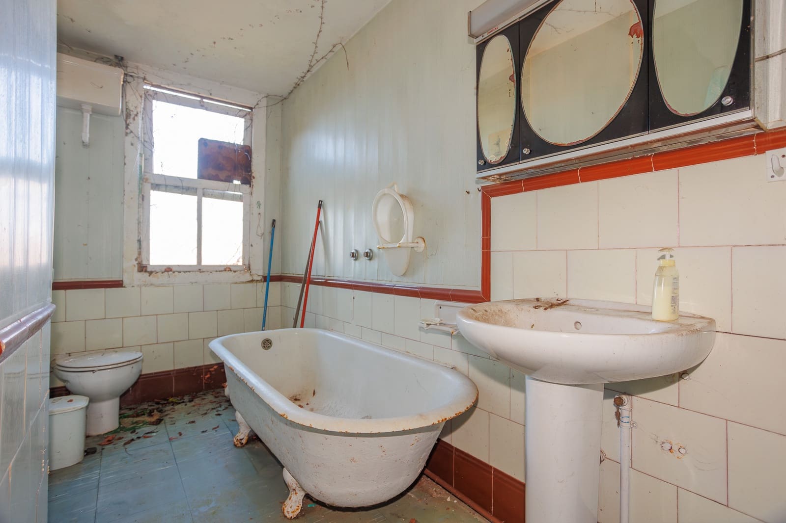 4 bedroom Finca/Country House for sale in Noia - € 330,000 (Ref: 8752213)