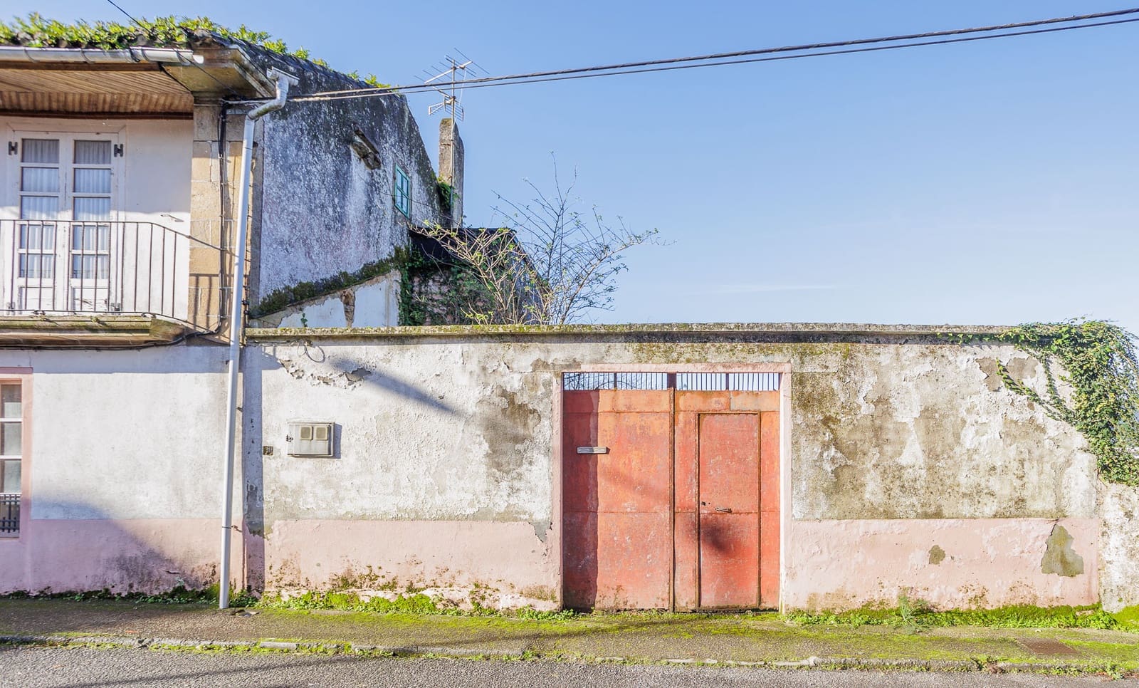 4 bedroom Finca/Country House for sale in Noia - € 330,000 (Ref: 8752213)