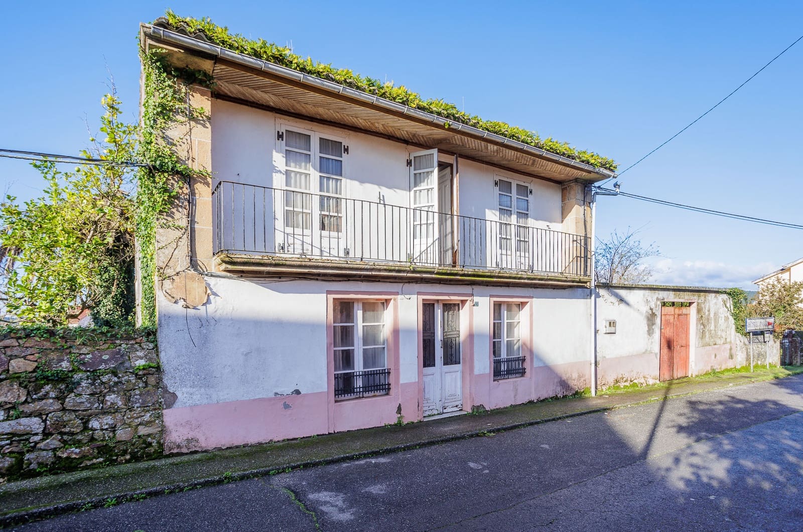 4 bedroom Finca/Country House for sale in Noia - € 330,000 (Ref: 8752213)