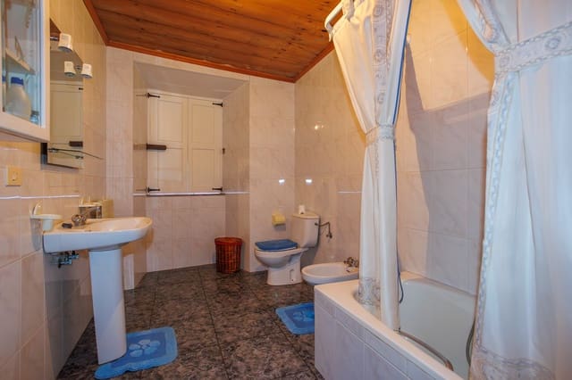 7 makuuhuone Maalaistalo myytävänä paikassa Becerreá - 190 000 € (Ref: 8770920)