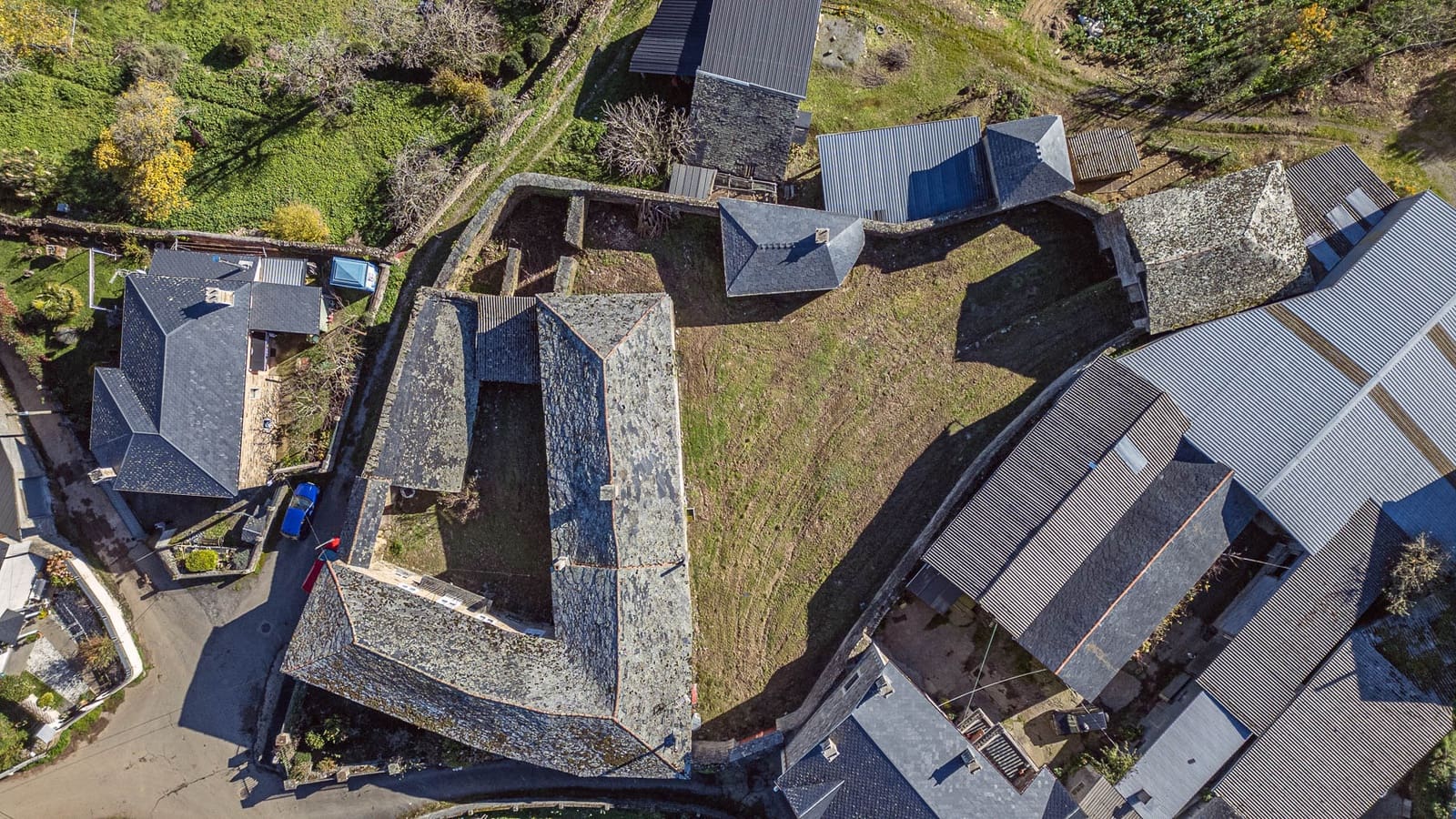 7 soveværelse Finca/Landehus til salg i Becerrea - € 190.000 (Ref: 8770920)