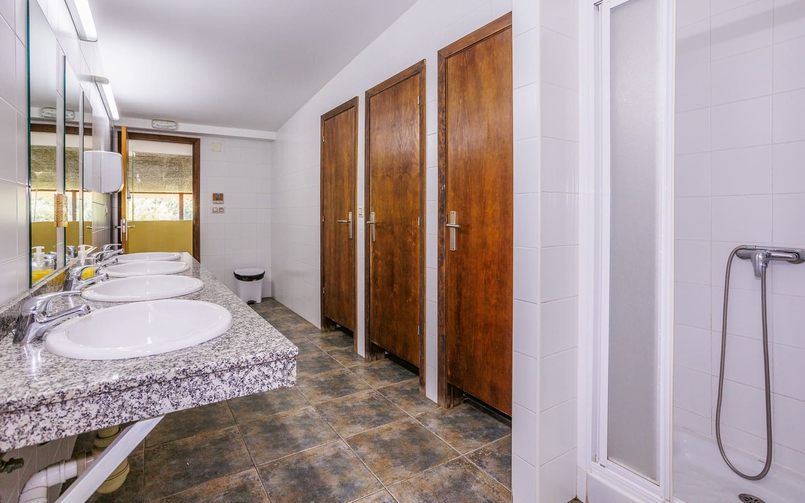 4 soveværelse Virksomhed til salg i Coles med swimmingpool - € 390.000 (Ref: 8781317)