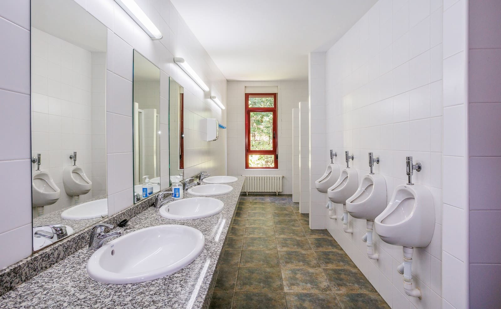 4 soveværelse Virksomhed til salg i Coles med swimmingpool - € 390.000 (Ref: 8781317)