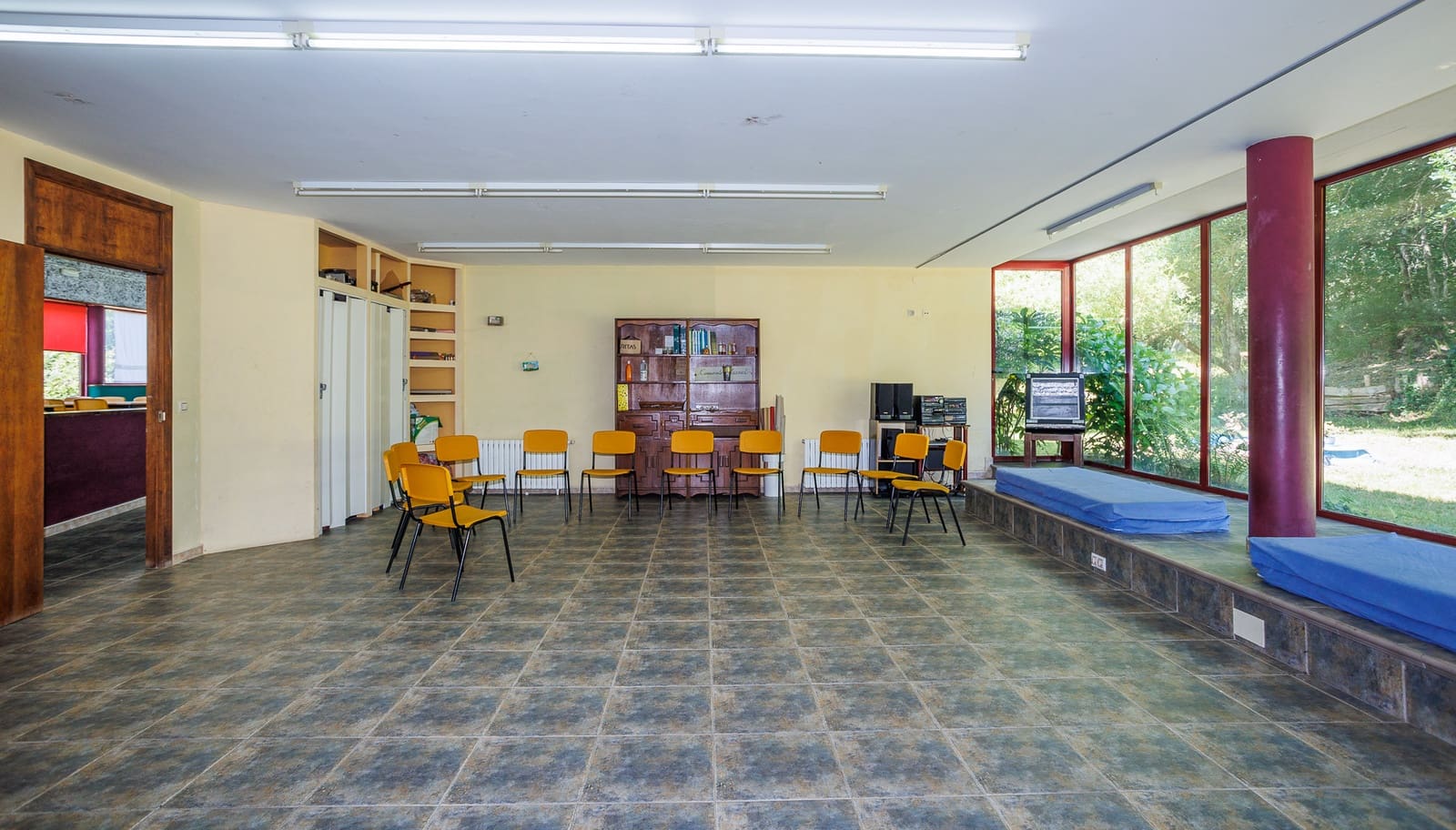 4 soveværelse Virksomhed til salg i Coles med swimmingpool - € 390.000 (Ref: 8781317)